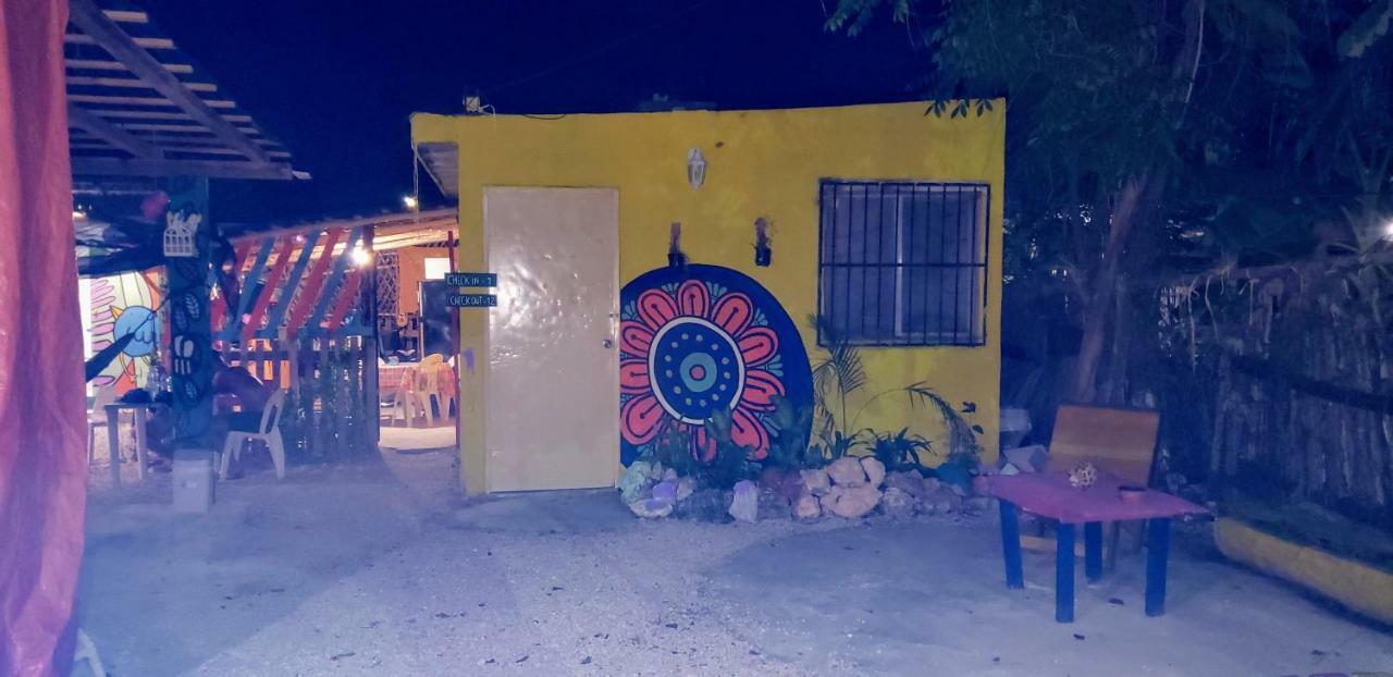 Hostal Y Camping Las G Bacalar Bagian luar foto